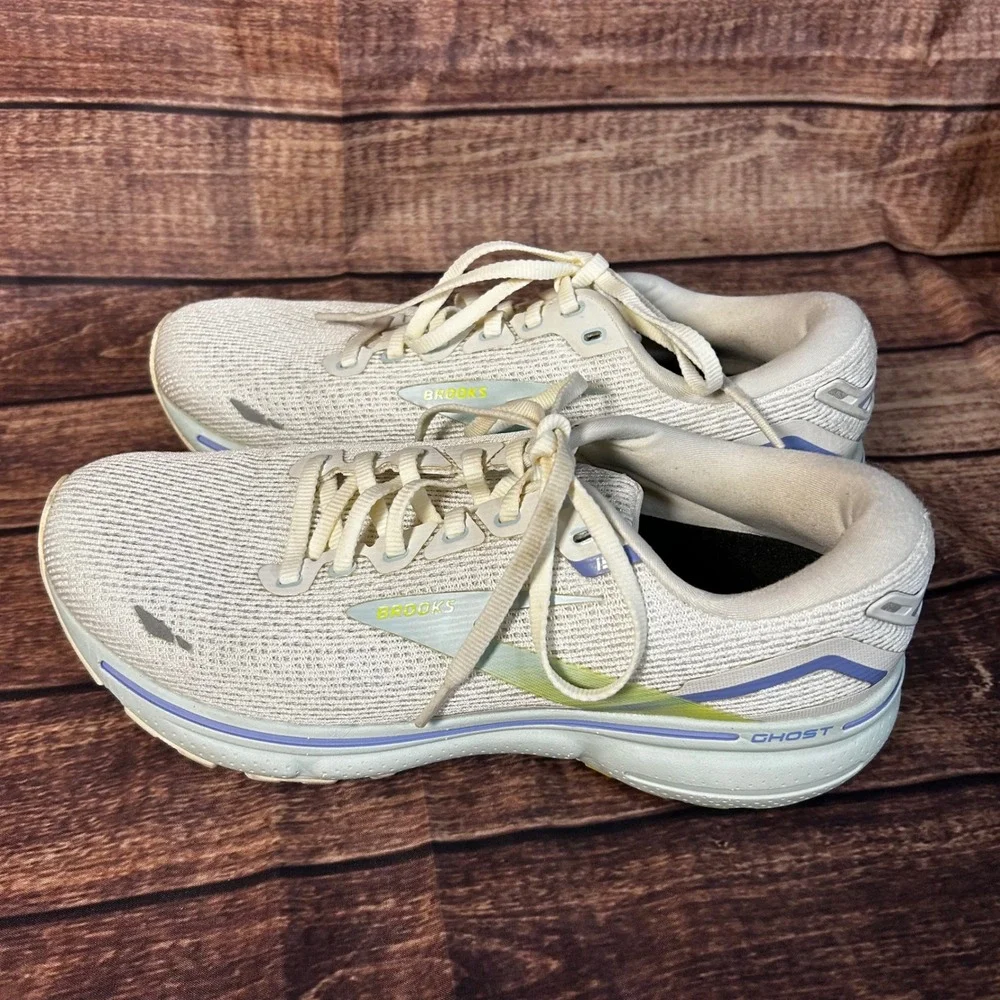 Brooks Ghost 15 Womens Running Shoes Cream White Lavender 1203801B130 Size 9